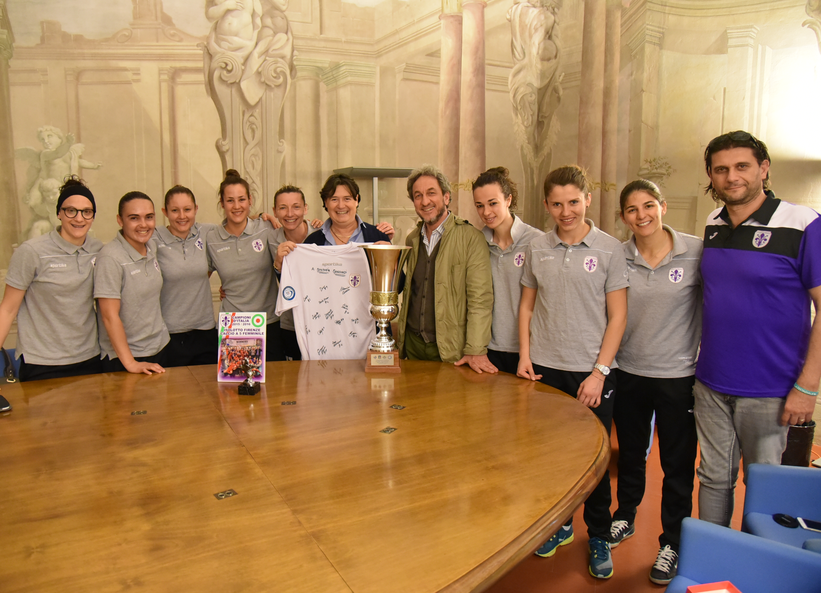 Assessore Saccardi riceve le ragazze dell'Isolotto Calcio a 5