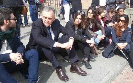 Siena, Rossi a colloquio con un gruppo di studenti Erasmus