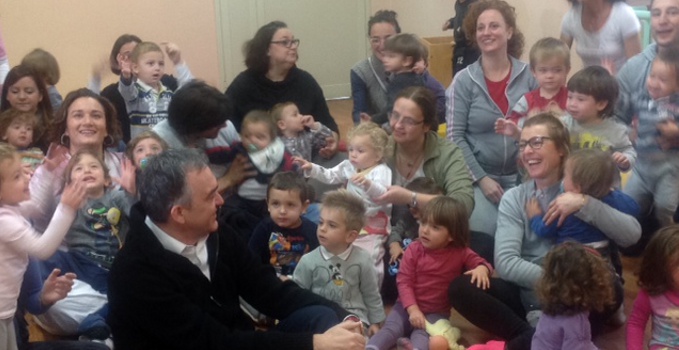 Il regalo del presidente Rossi ai bambini dei nidi di Viareggio