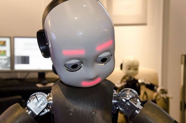 L'assessore regionale e la robotica educativa: una visita a Pontedera