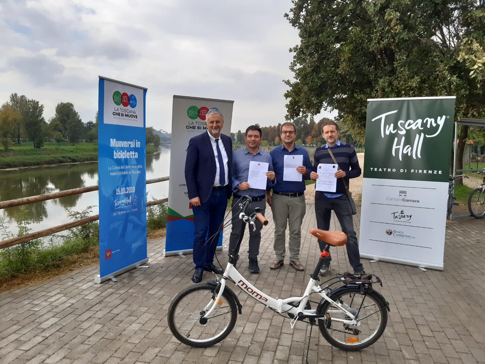 Immagine Consegnati "bonus bici" ai primi pendolari che l'hanno chiesto. Ceccarelli: "Toscana matura per mobilità ciclabile"