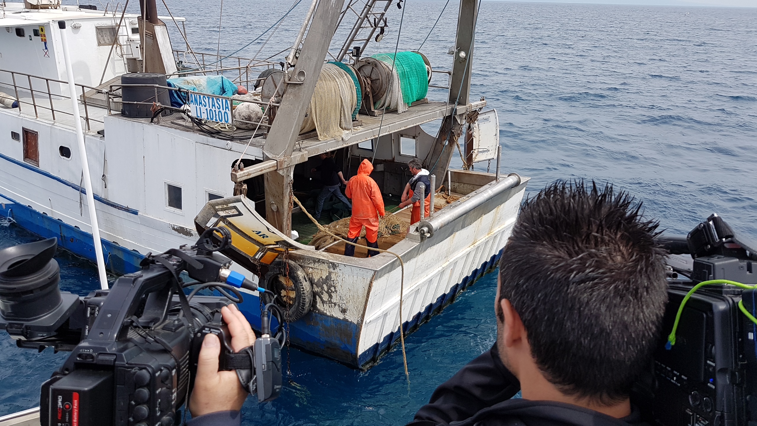 Venti chili di plastica raccolta in mare da ogni peschereccio, al via il progetto